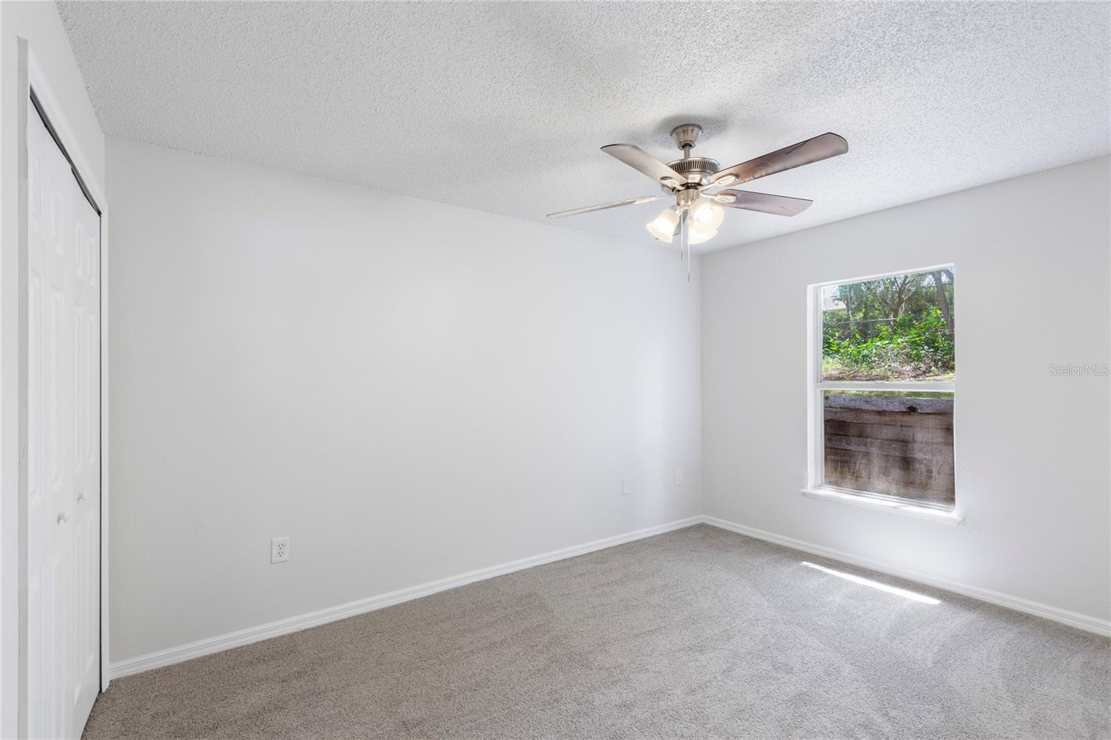 Listing photo id 12 for 14006 Amero Lane