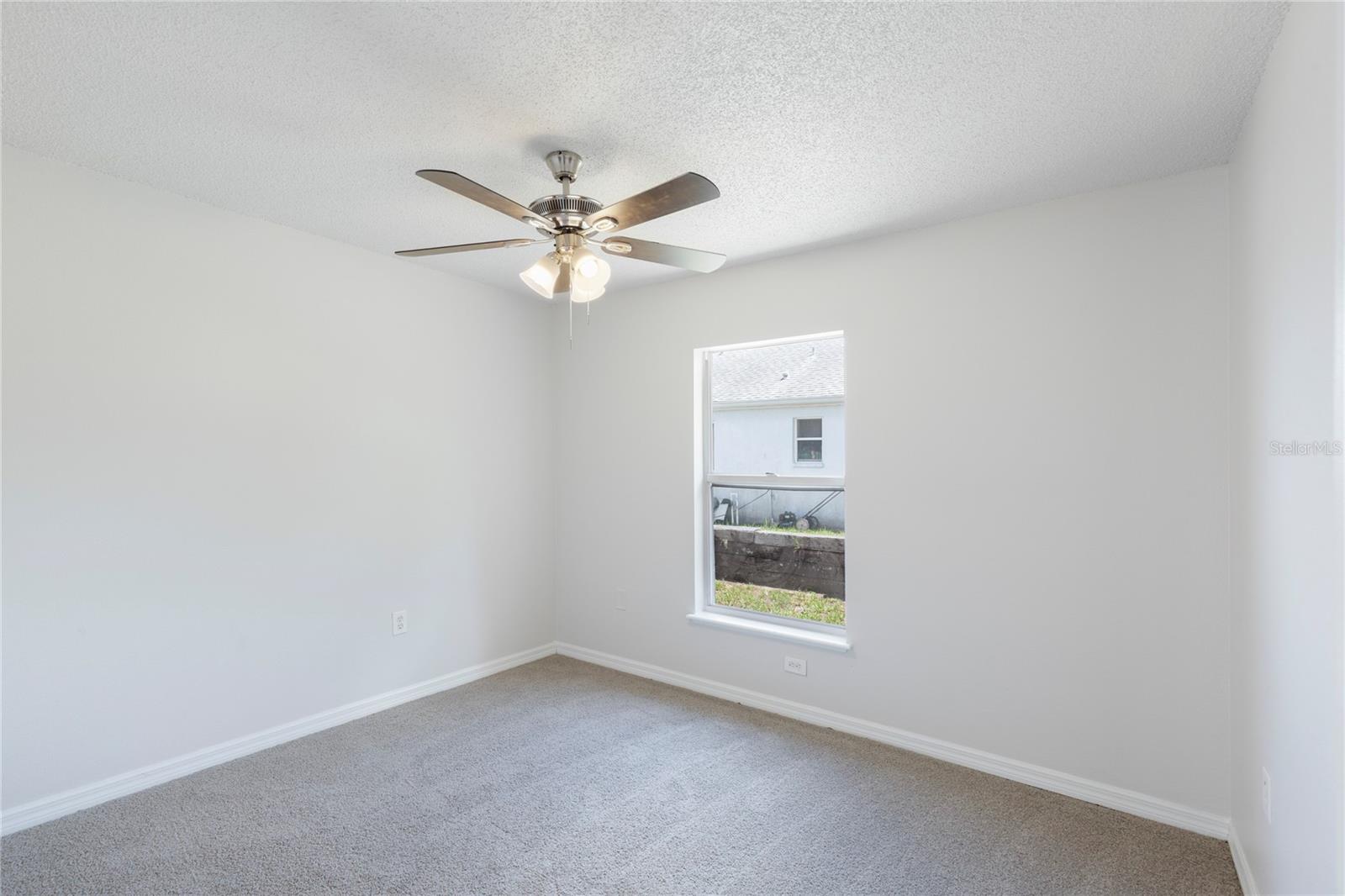 Listing photo id 15 for 14006 Amero Lane