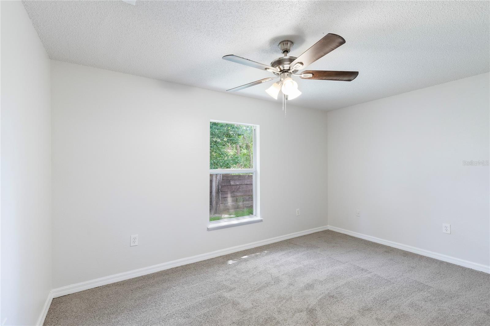 Listing photo id 17 for 14006 Amero Lane