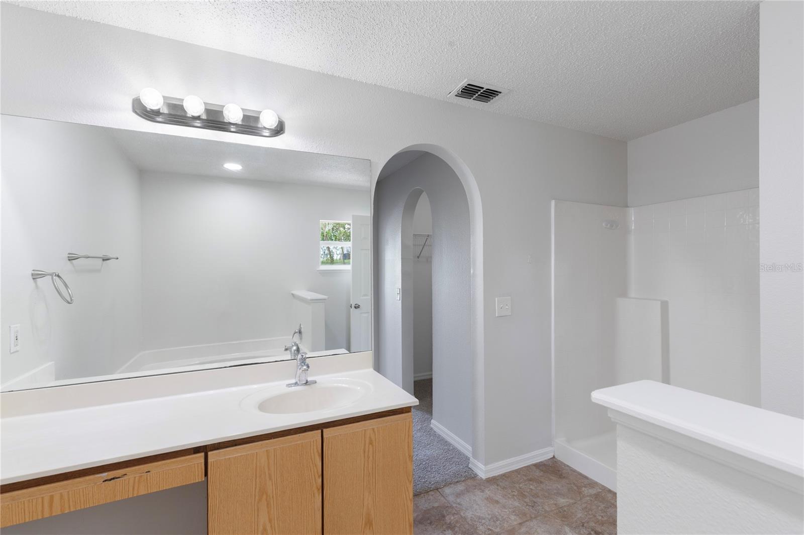 Listing photo id 25 for 14006 Amero Lane