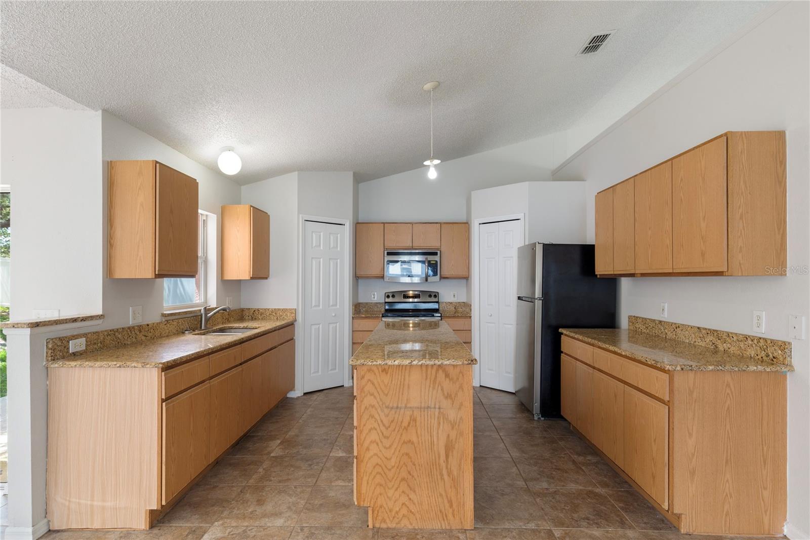 Listing photo id 1 for 14006 Amero Lane