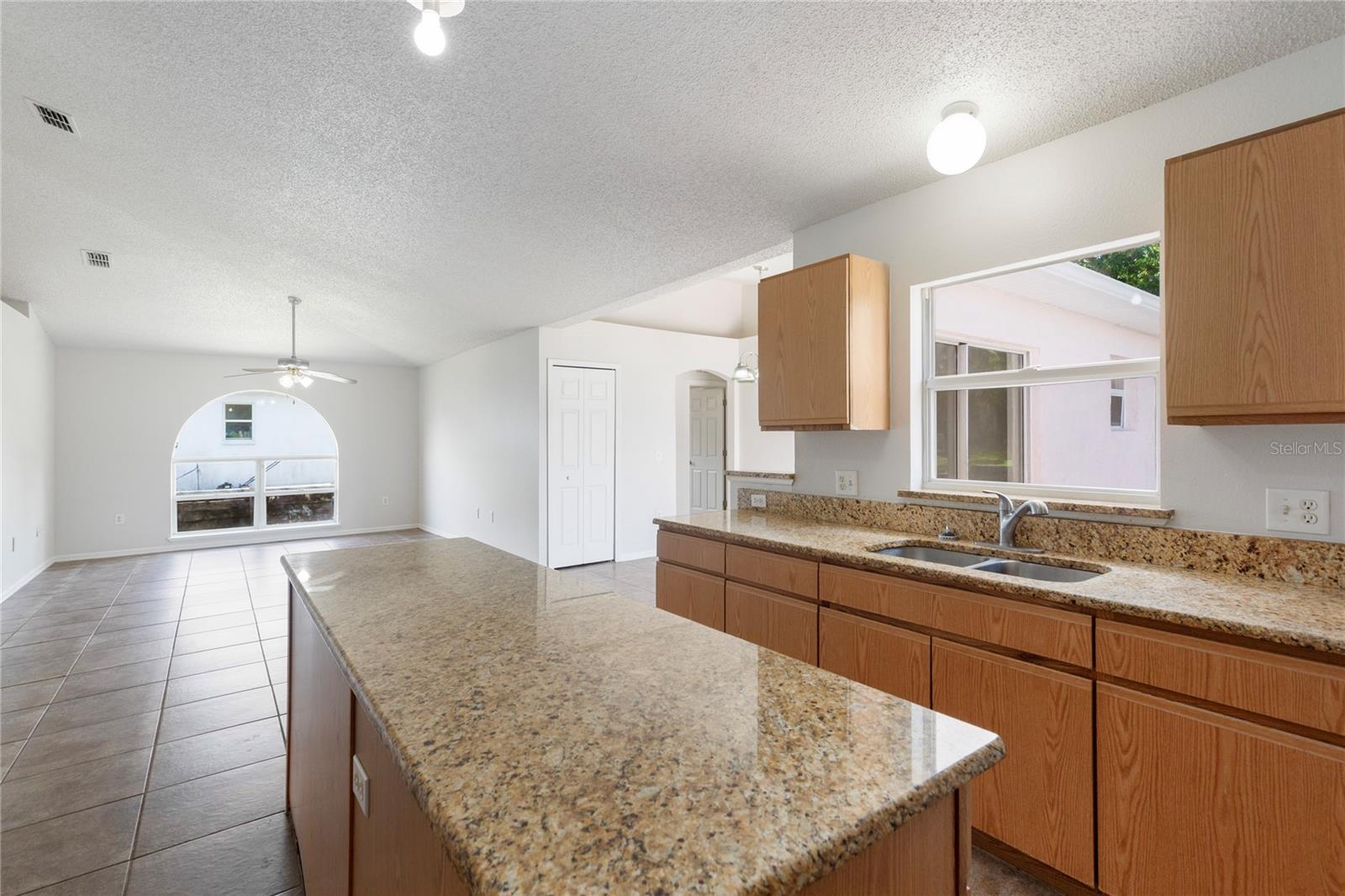 Listing photo id 2 for 14006 Amero Lane
