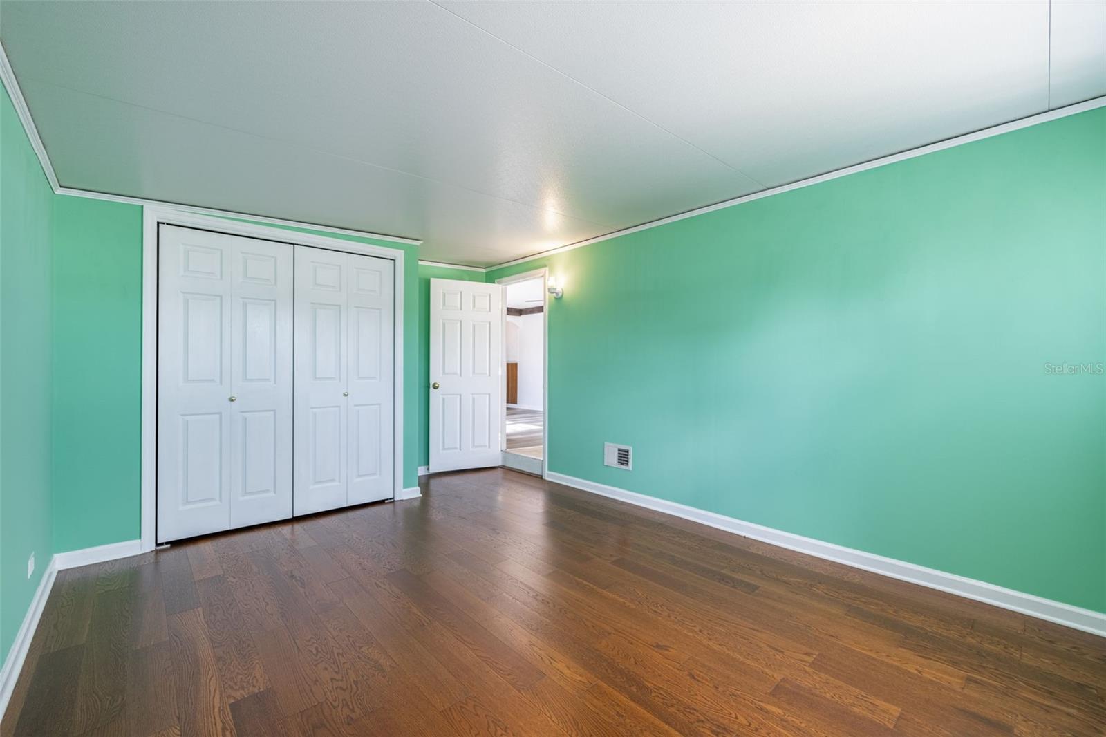 Image 18 of 29 For 5738 Columbia Drive