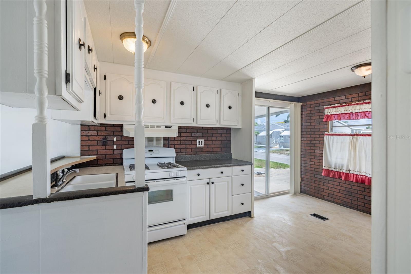 Image 9 of 29 For 5738 Columbia Drive