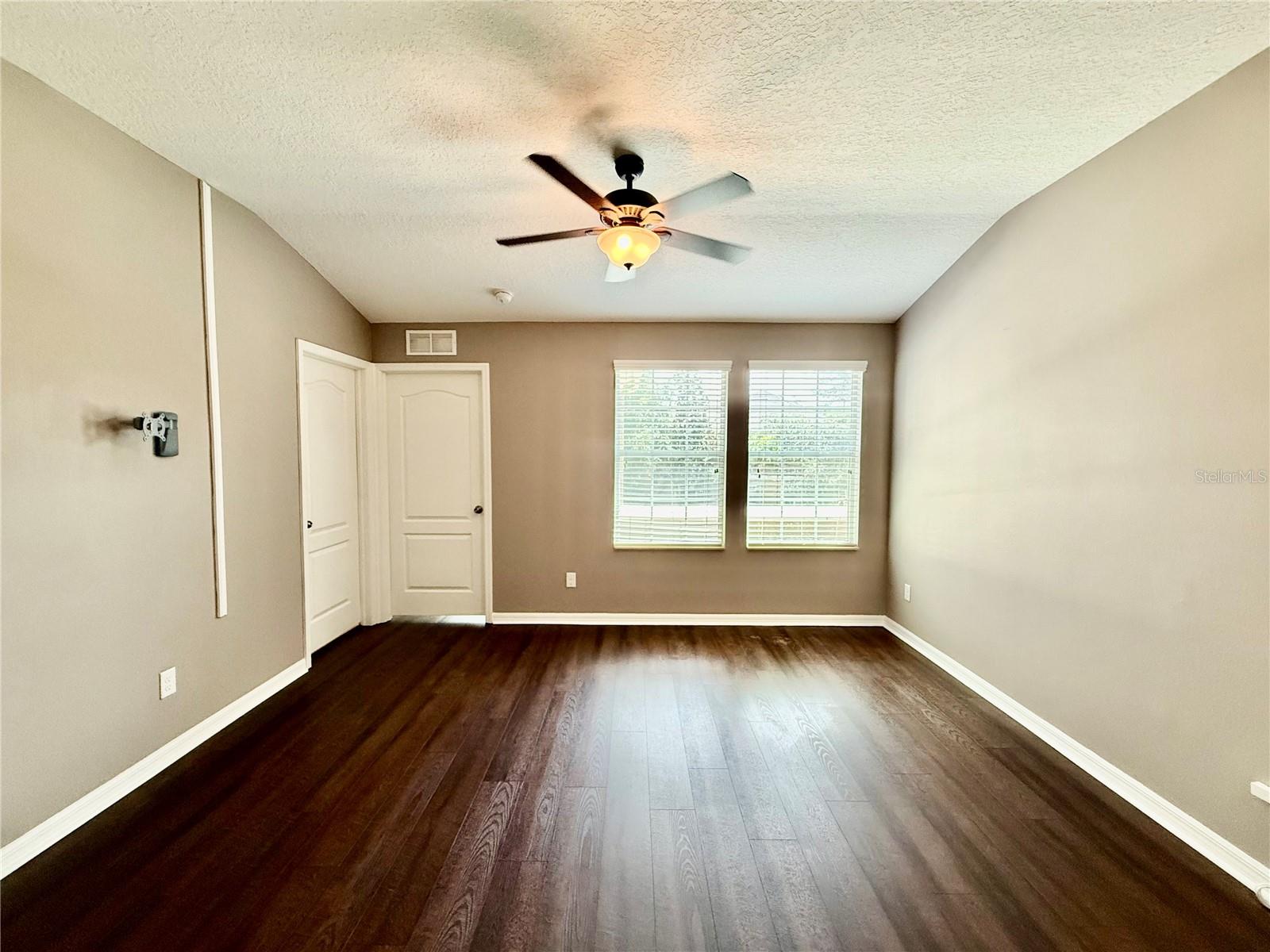 Image 19 of 41 For 12574 Silverdale Street