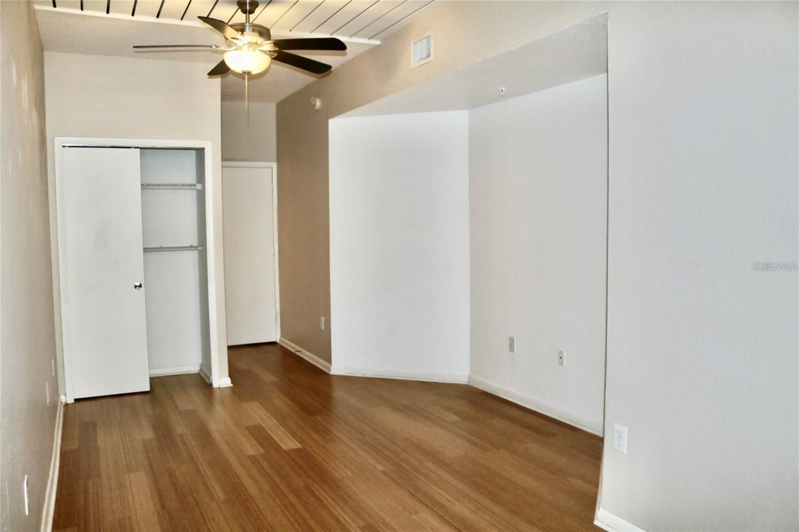 Image 12 of 17 For 520 Armenia Avenue 1218