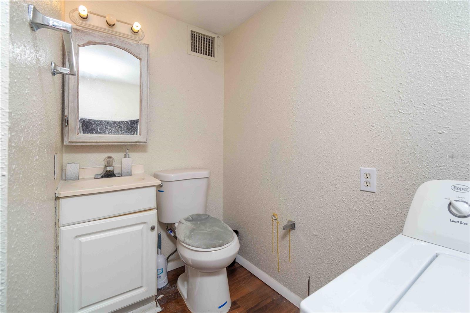 Image 21 of 55 For 1144 And 1142 7th Street Nw