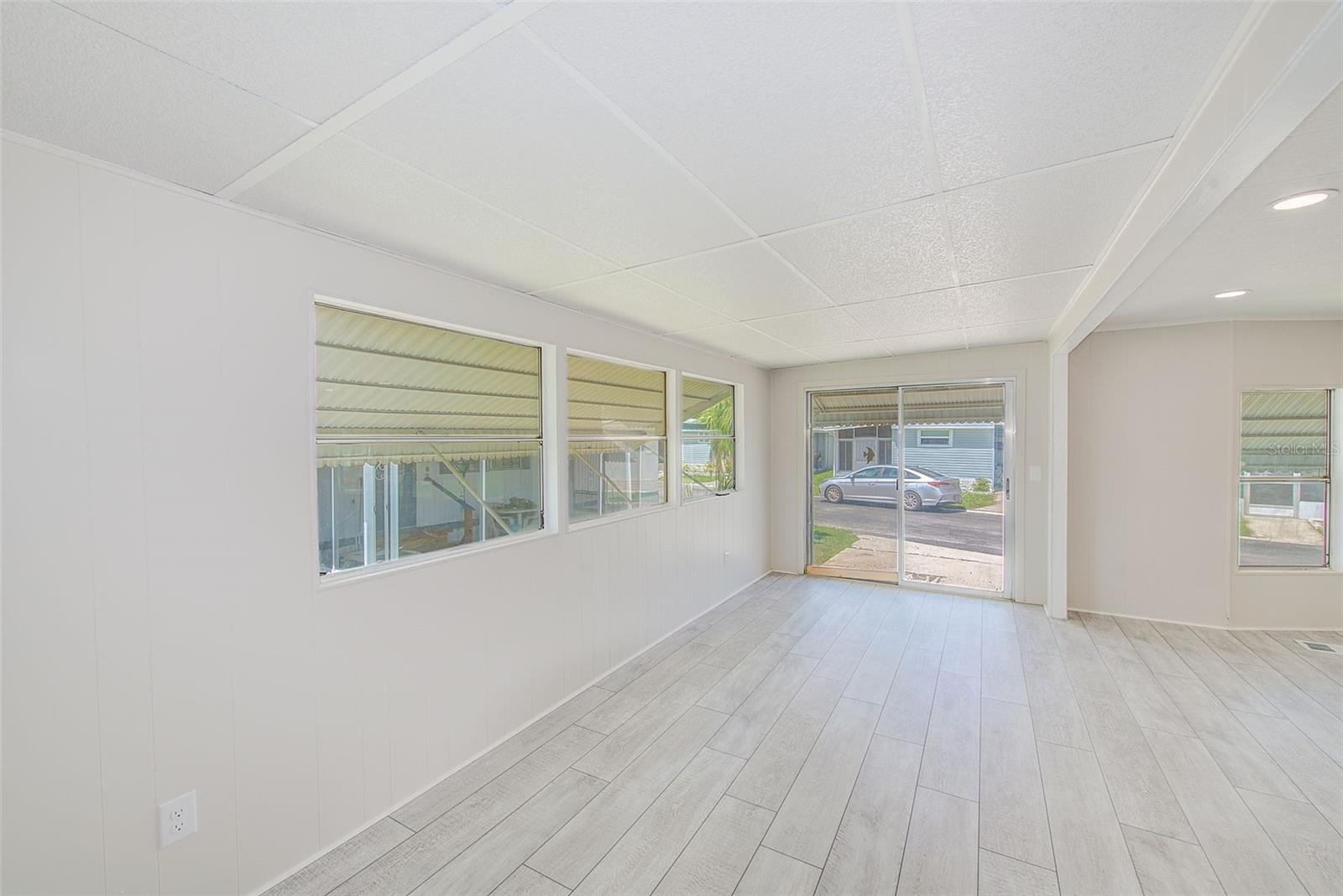 Image 12 of 31 For 9790 66th Street N 37