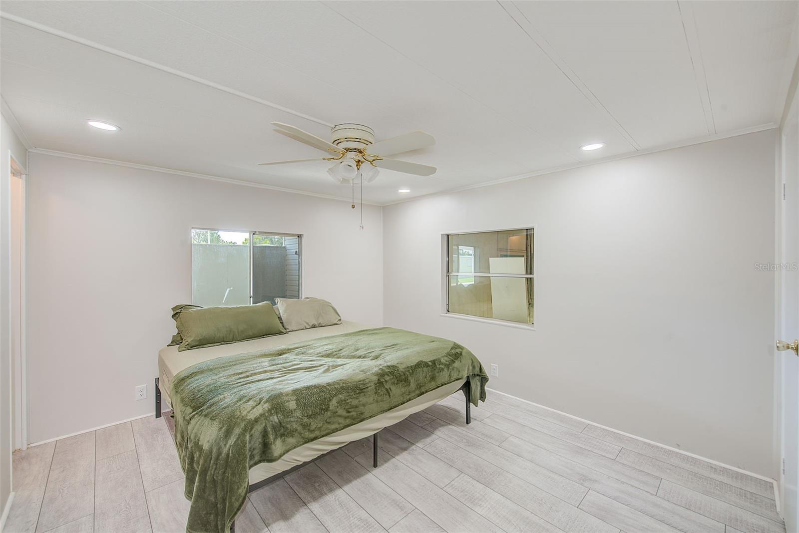 Image 13 of 31 For 9790 66th Street N 37
