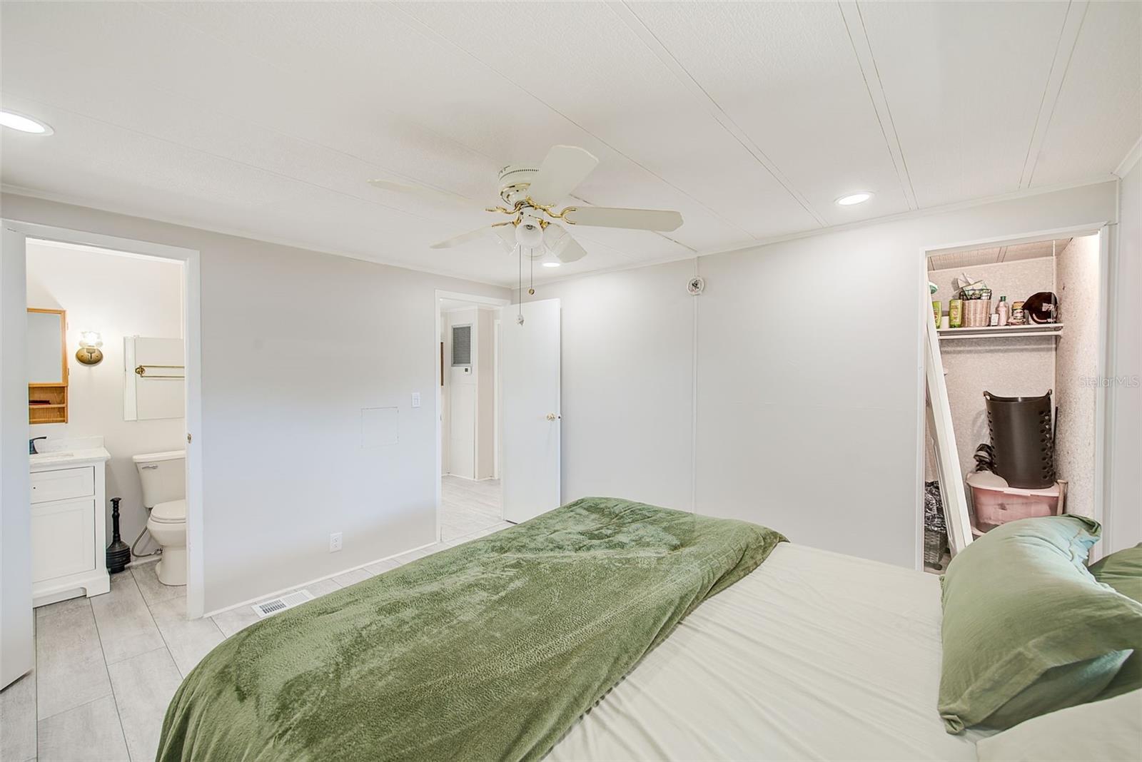 Image 14 of 31 For 9790 66th Street N 37