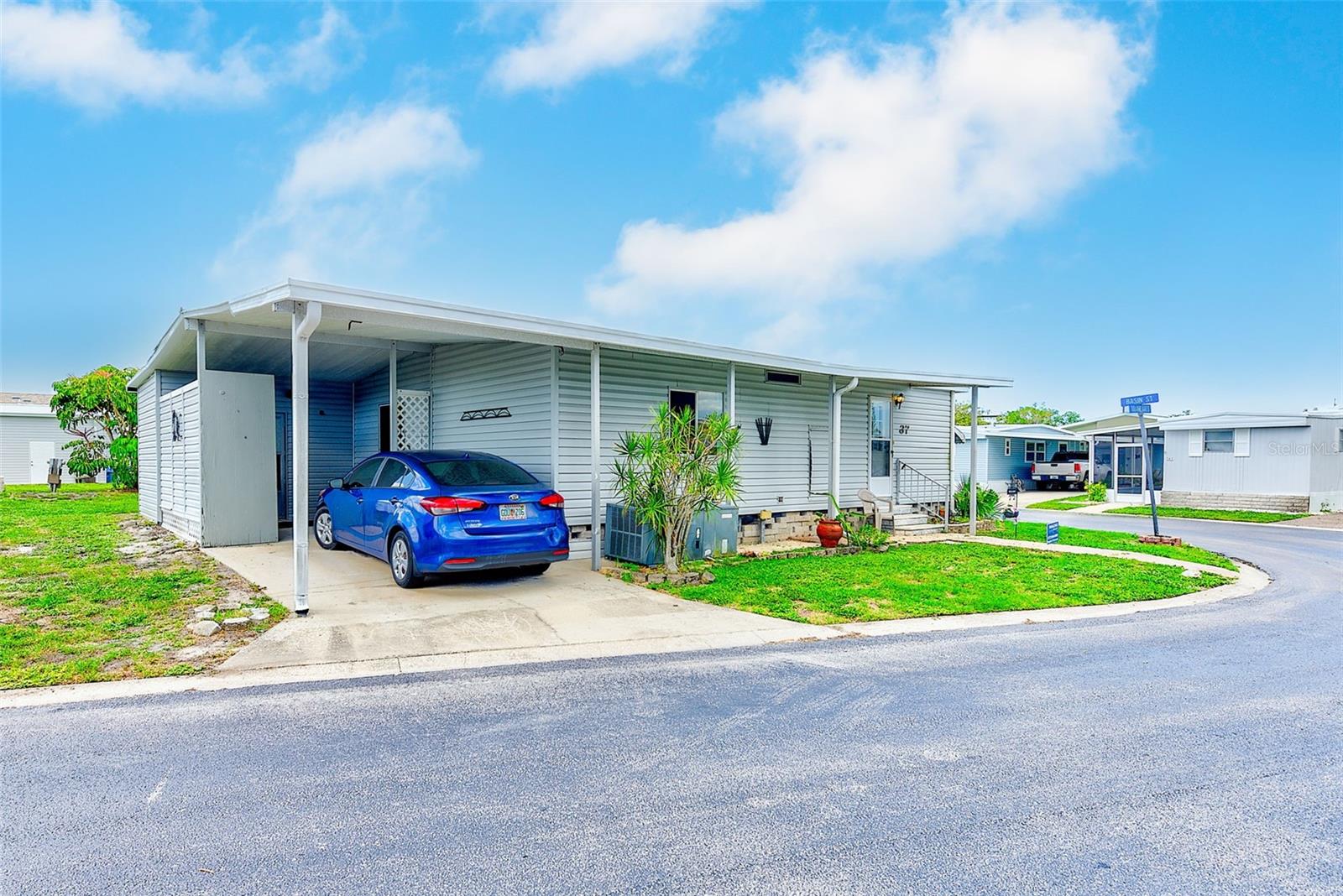 Image 21 of 31 For 9790 66th Street N 37