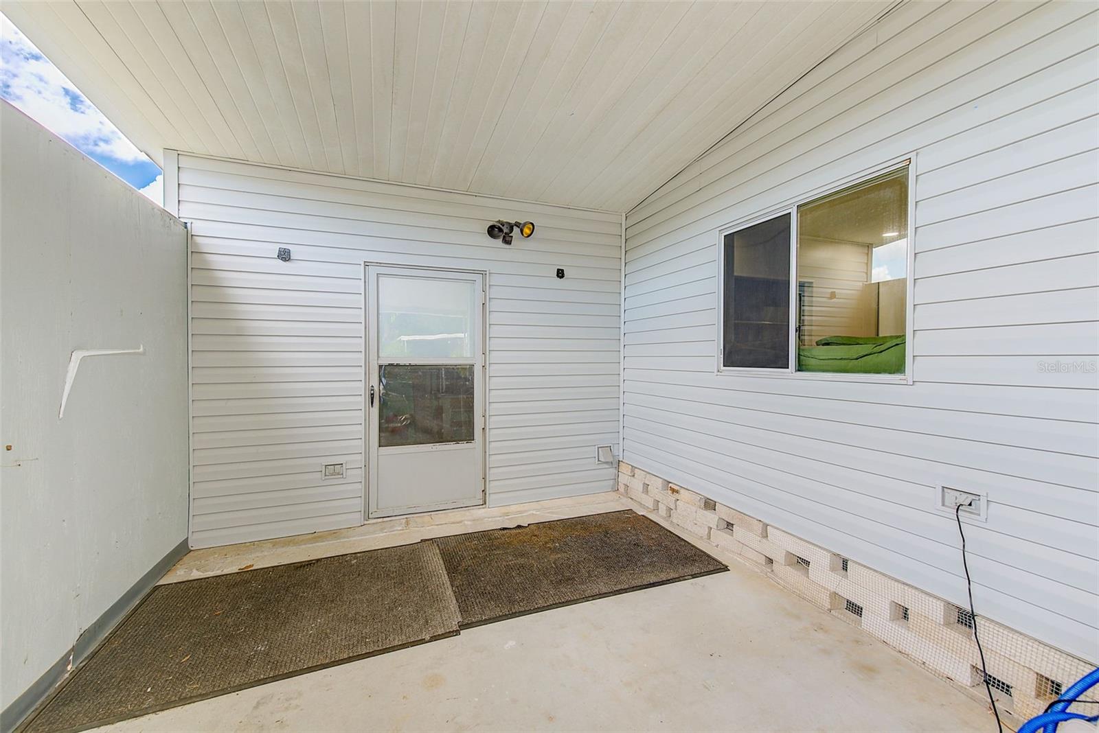 Image 22 of 31 For 9790 66th Street N 37