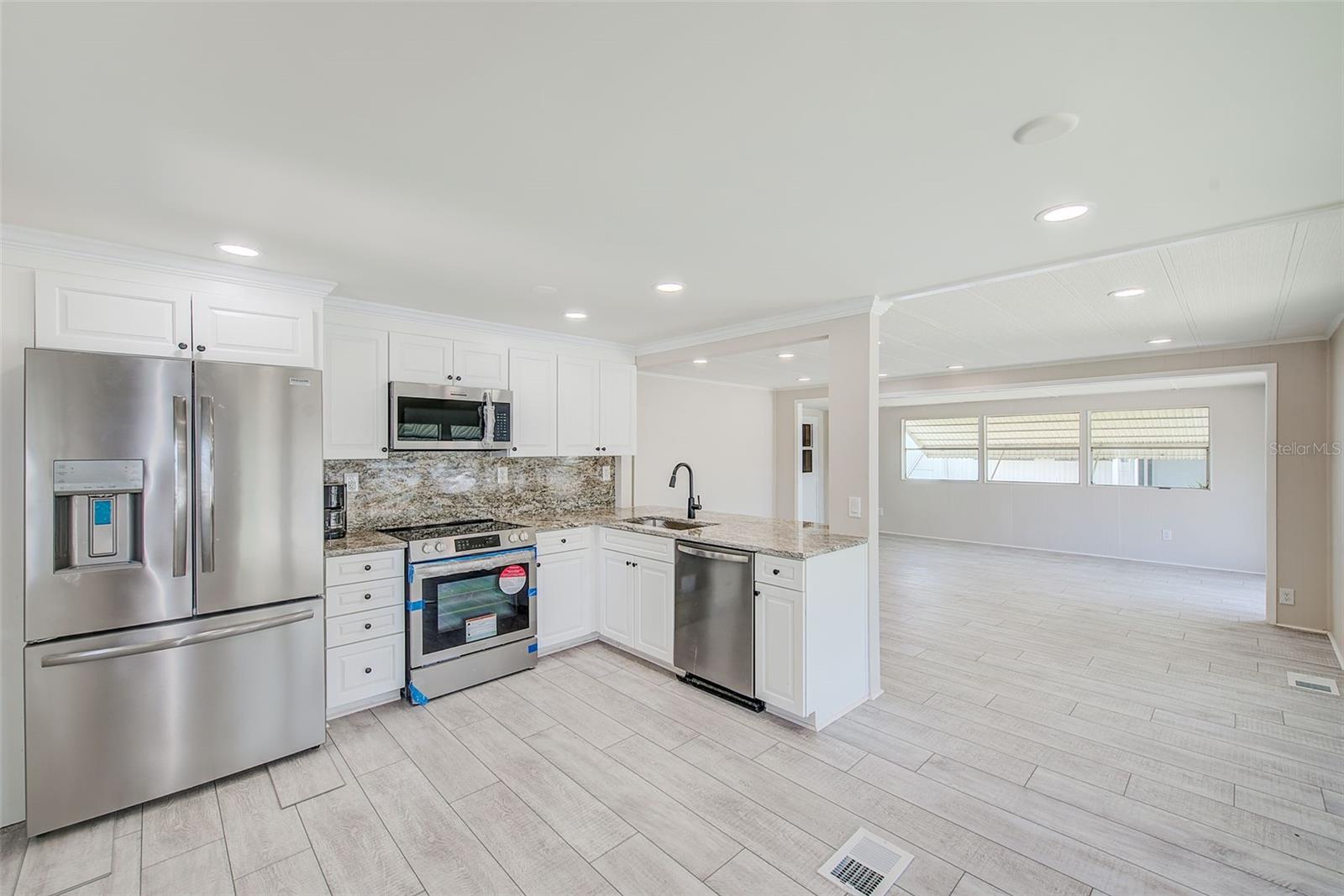 Image 3 of 31 For 9790 66th Street N 37
