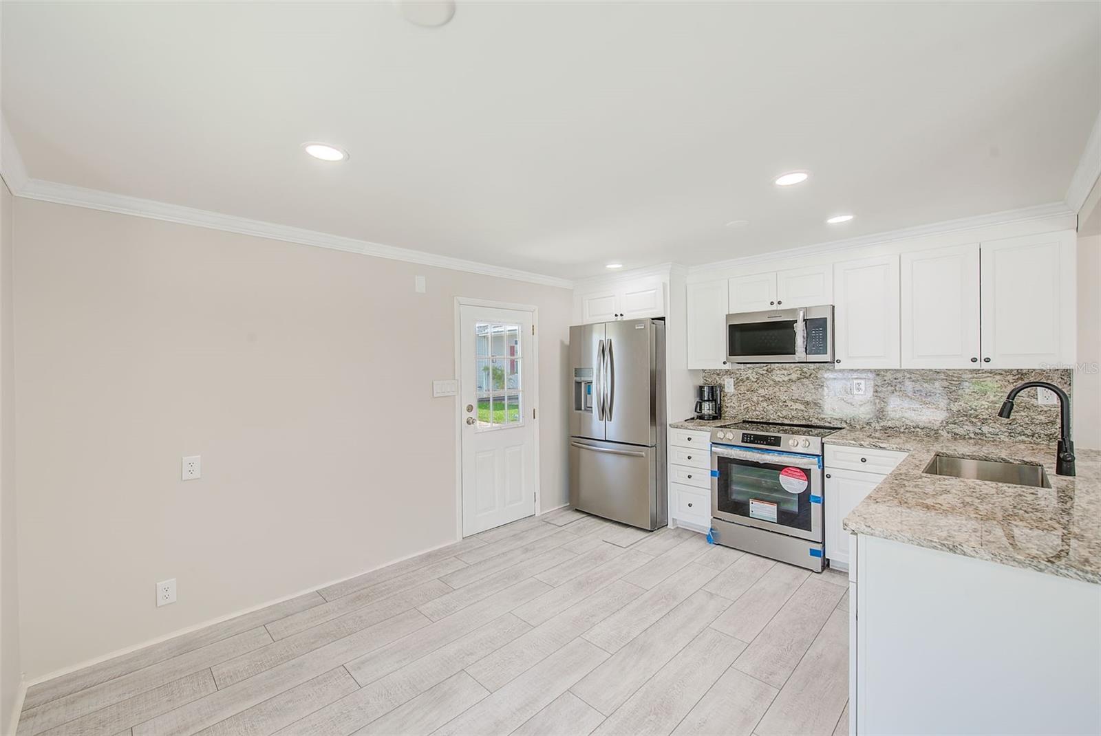 Image 4 of 31 For 9790 66th Street N 37