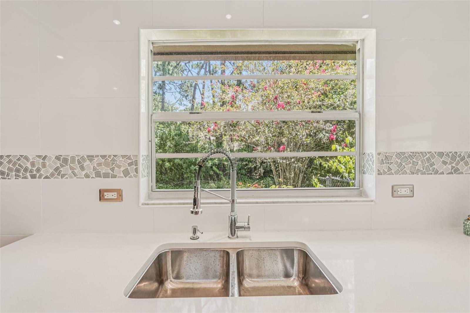 Image 12 of 36 For 2896 Grand Cayman Street
