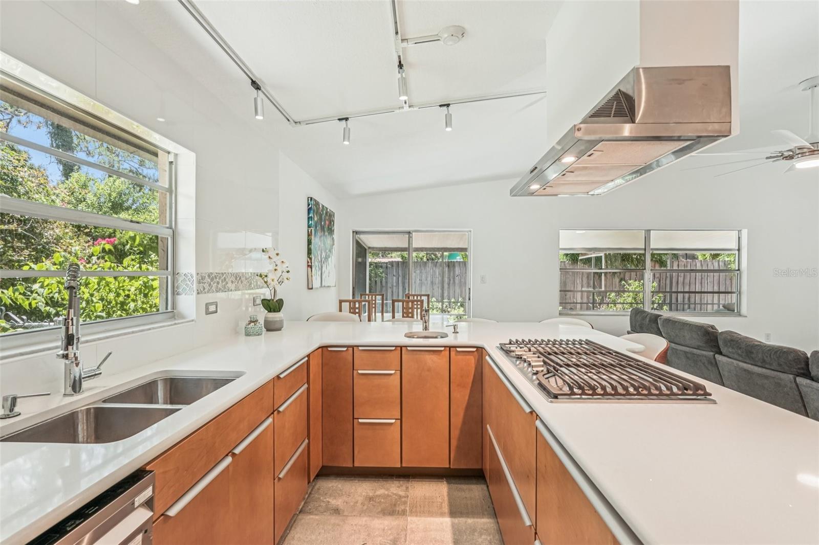 Image 15 of 36 For 2896 Grand Cayman Street