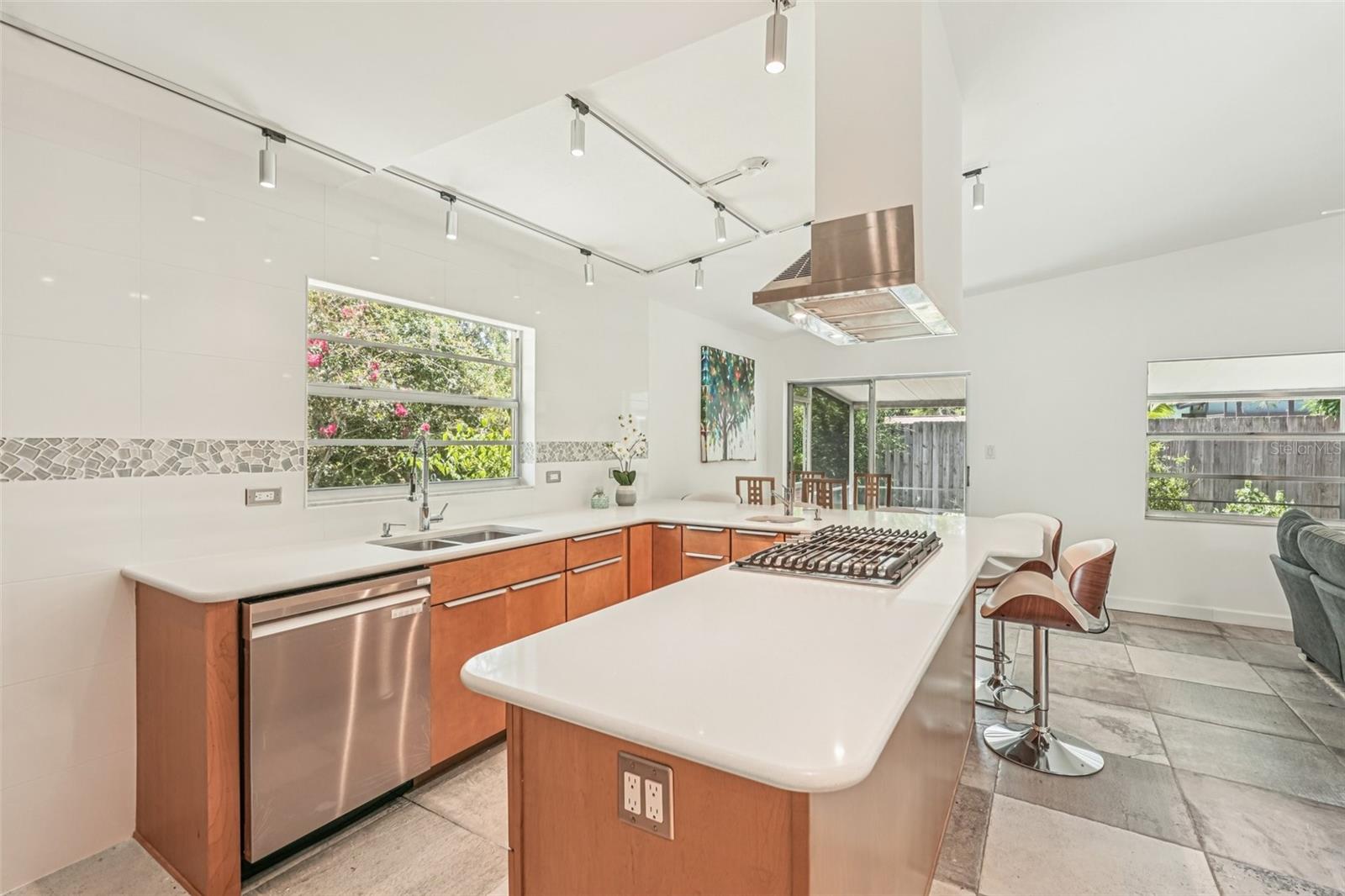 Image 16 of 36 For 2896 Grand Cayman Street