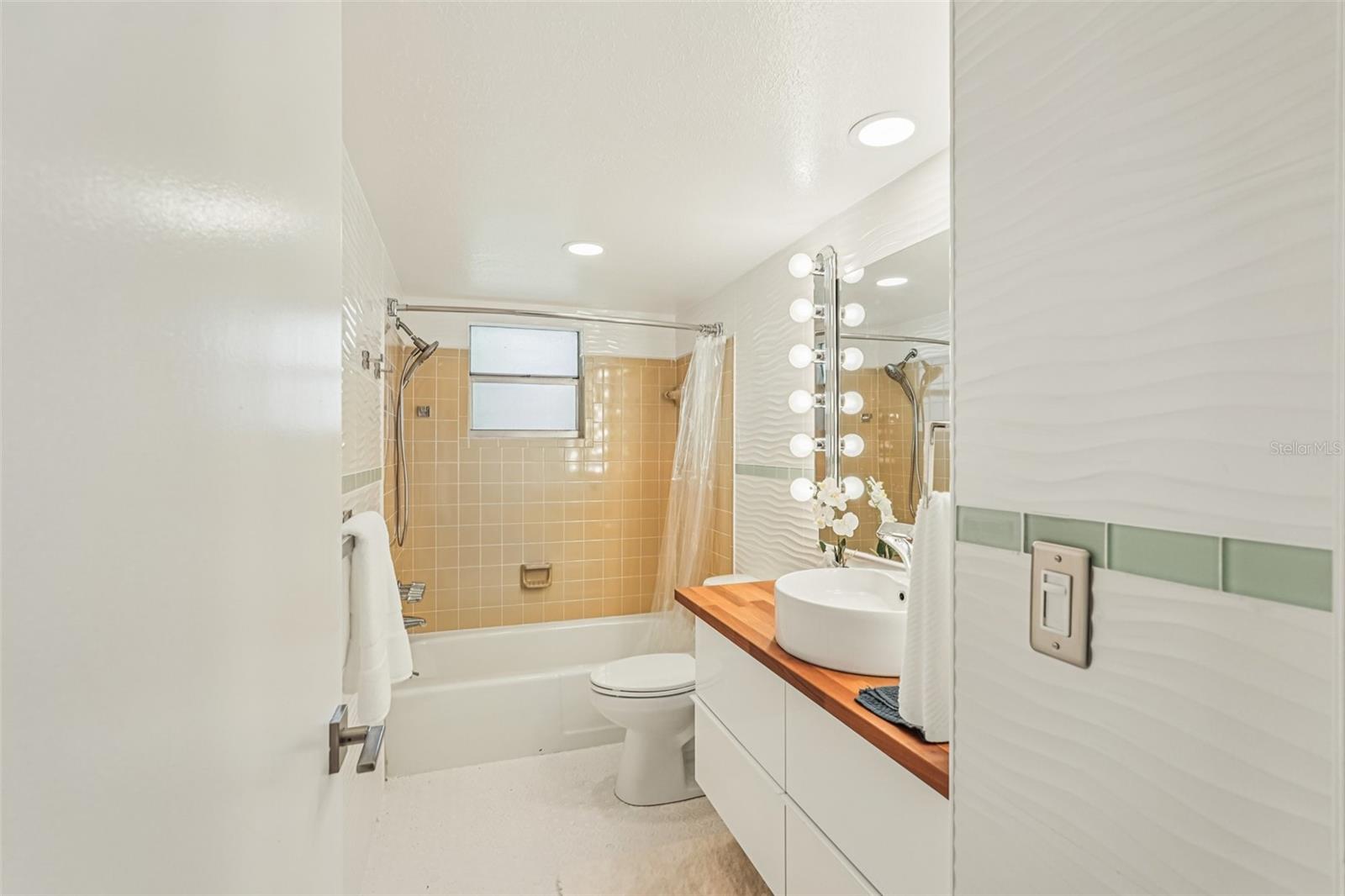 Image 18 of 36 For 2896 Grand Cayman Street