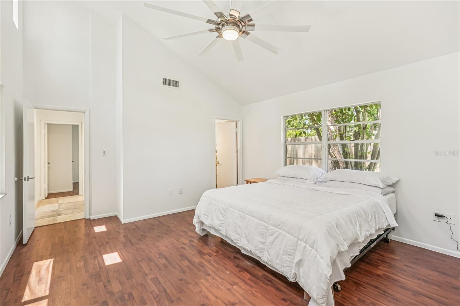 Image 23 of 36 For 2896 Grand Cayman Street