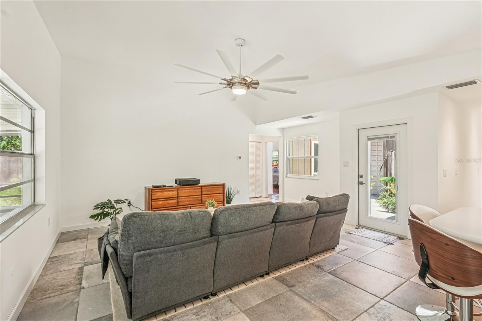 Image 4 of 36 For 2896 Grand Cayman Street