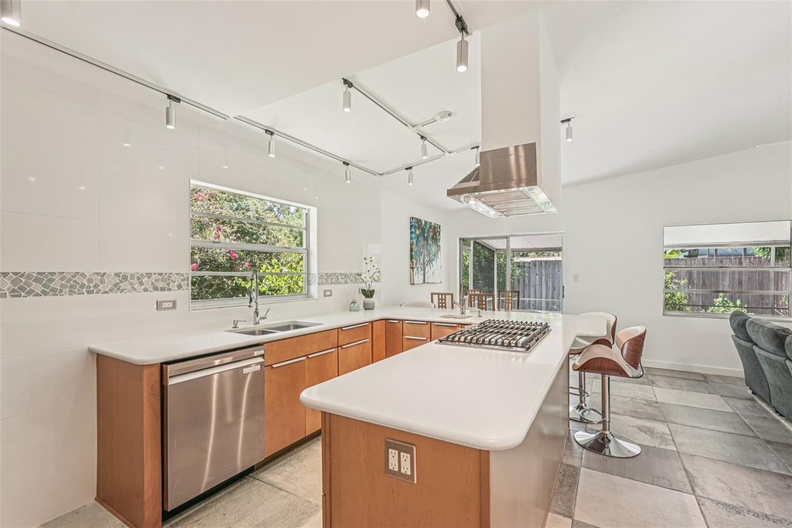 Image 6 of 36 For 2896 Grand Cayman Street