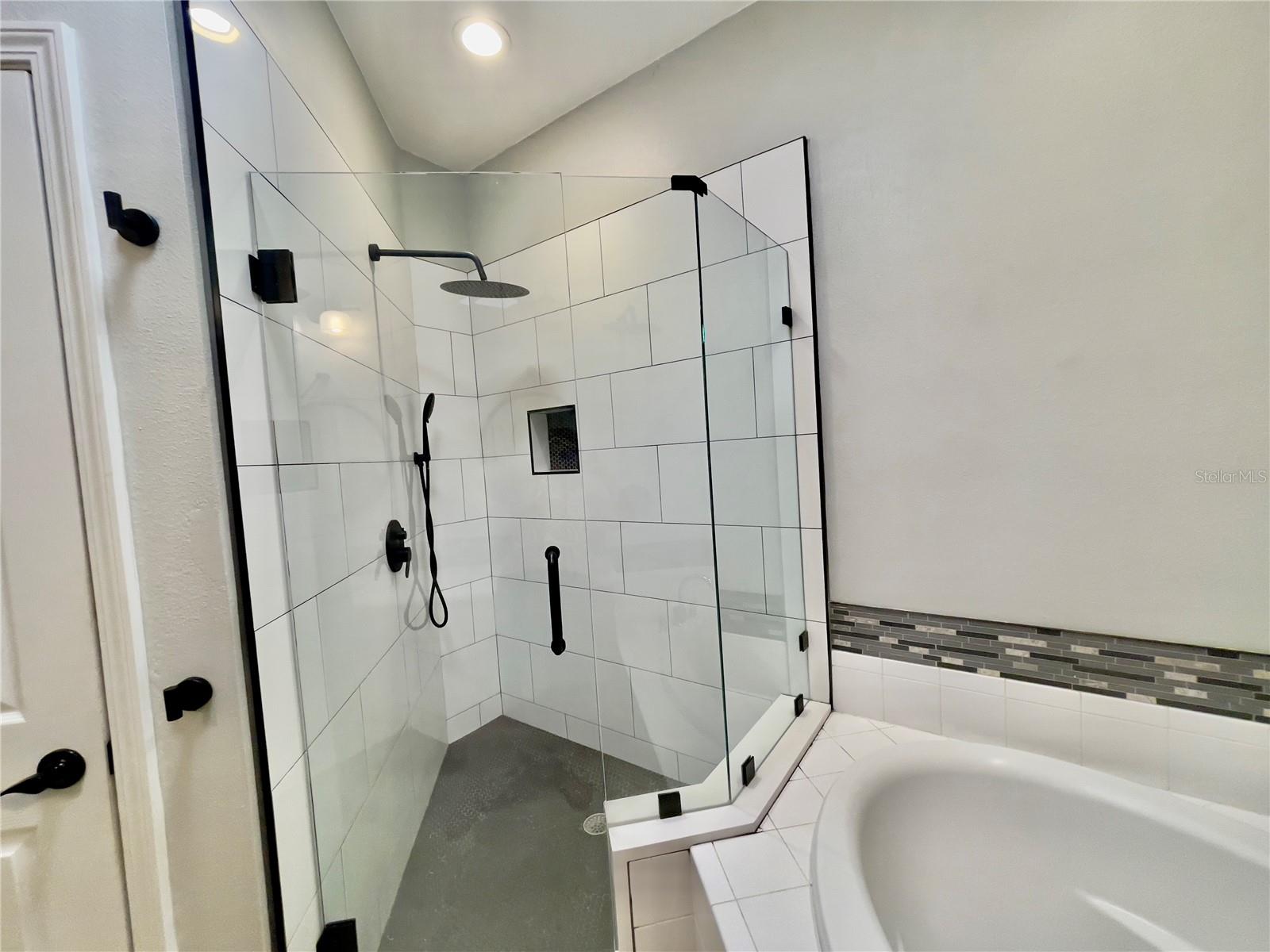 Image 17 of 30 For 824 Lantern Way