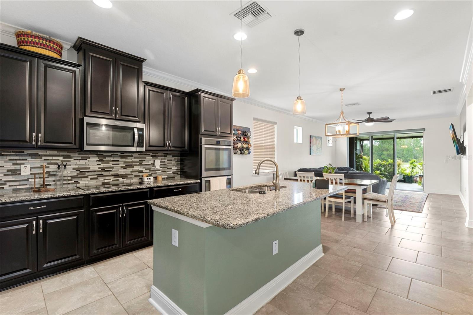 Listing photo id 8 for 13352 Palmera Vista Drive