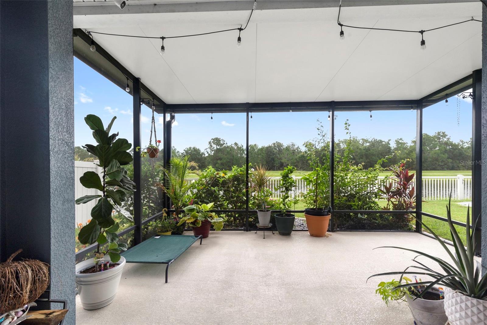 Listing photo id 15 for 13352 Palmera Vista Drive