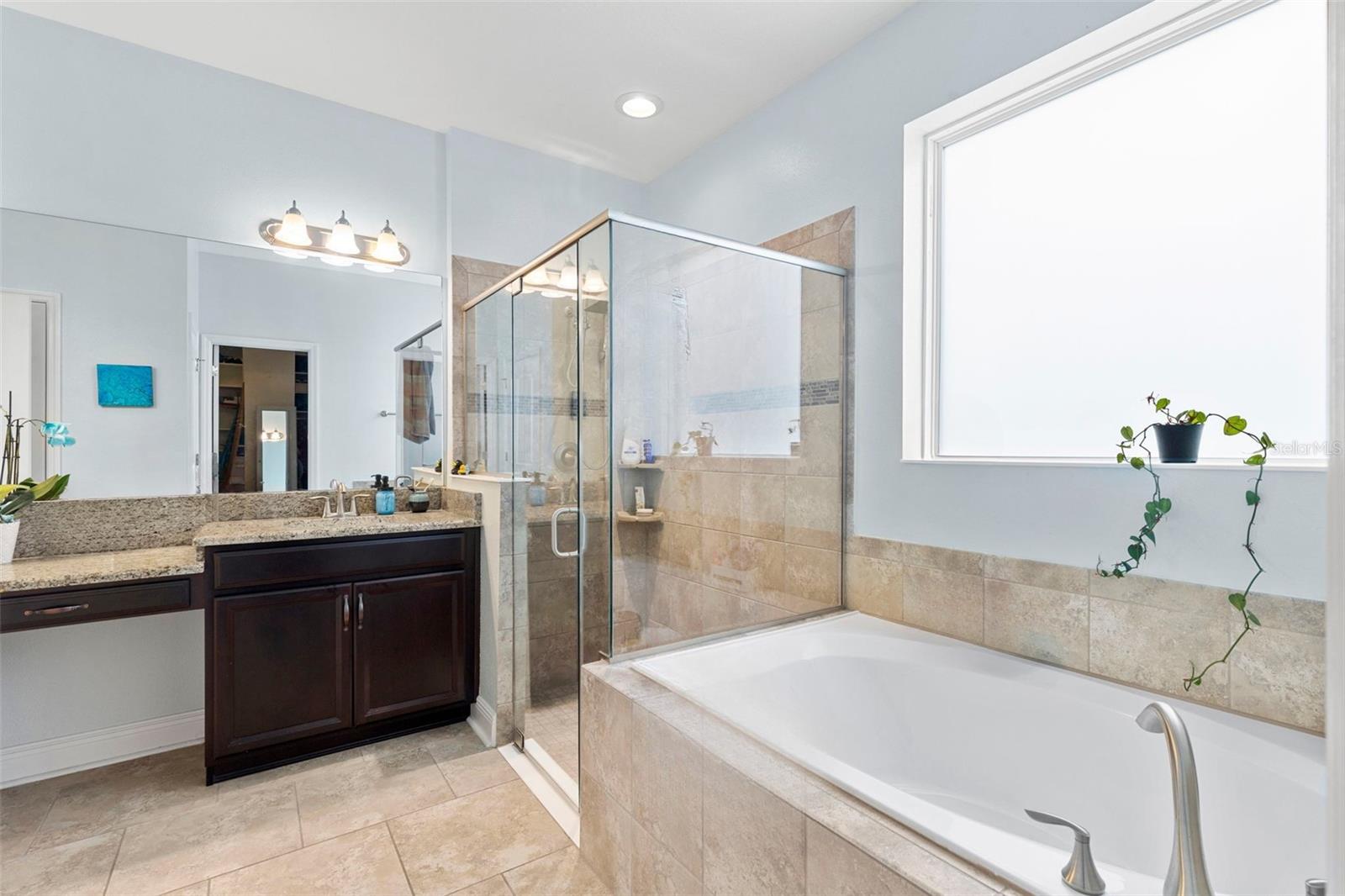 Listing photo id 23 for 13352 Palmera Vista Drive