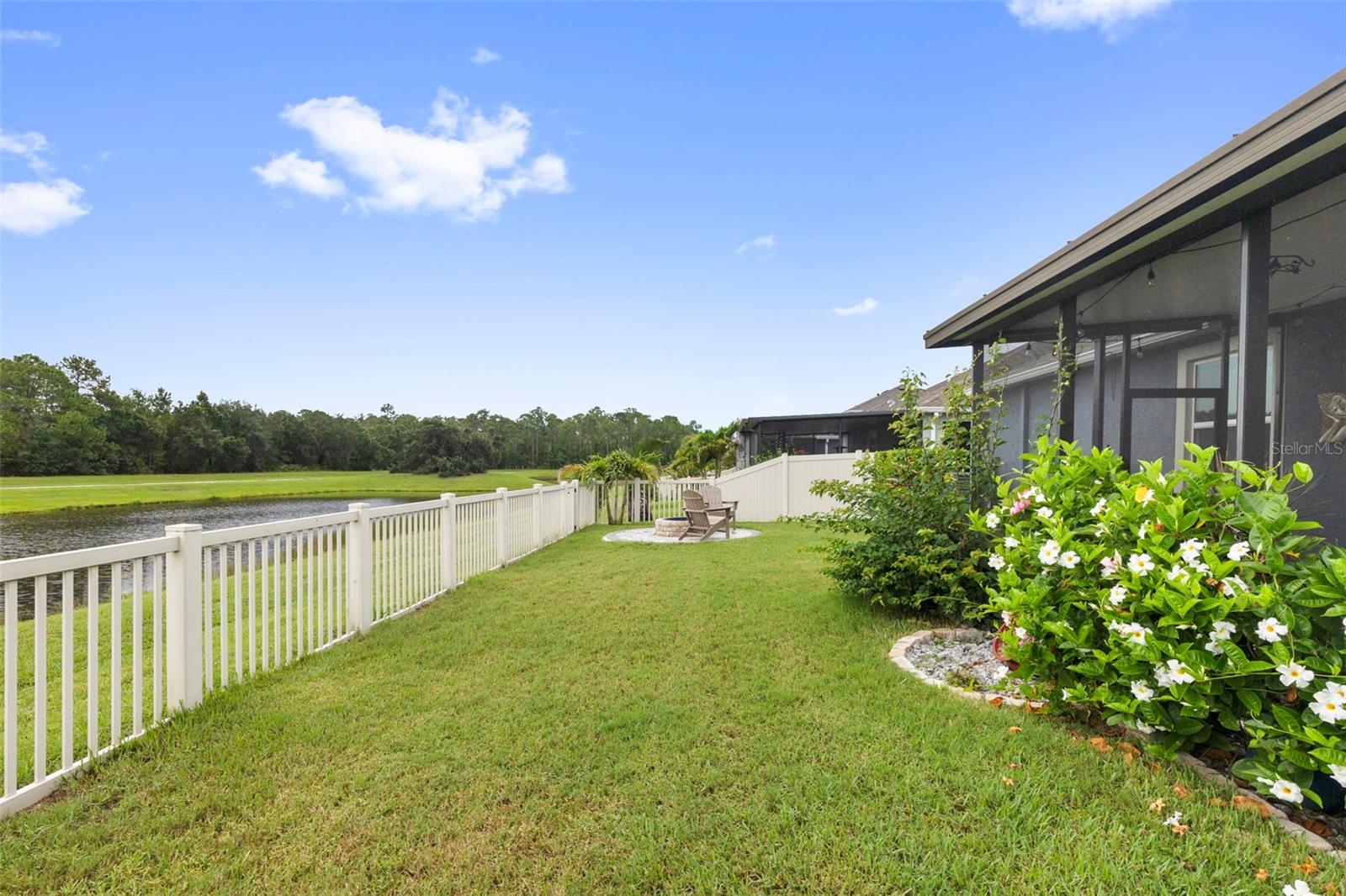 Listing photo id 39 for 13352 Palmera Vista Drive
