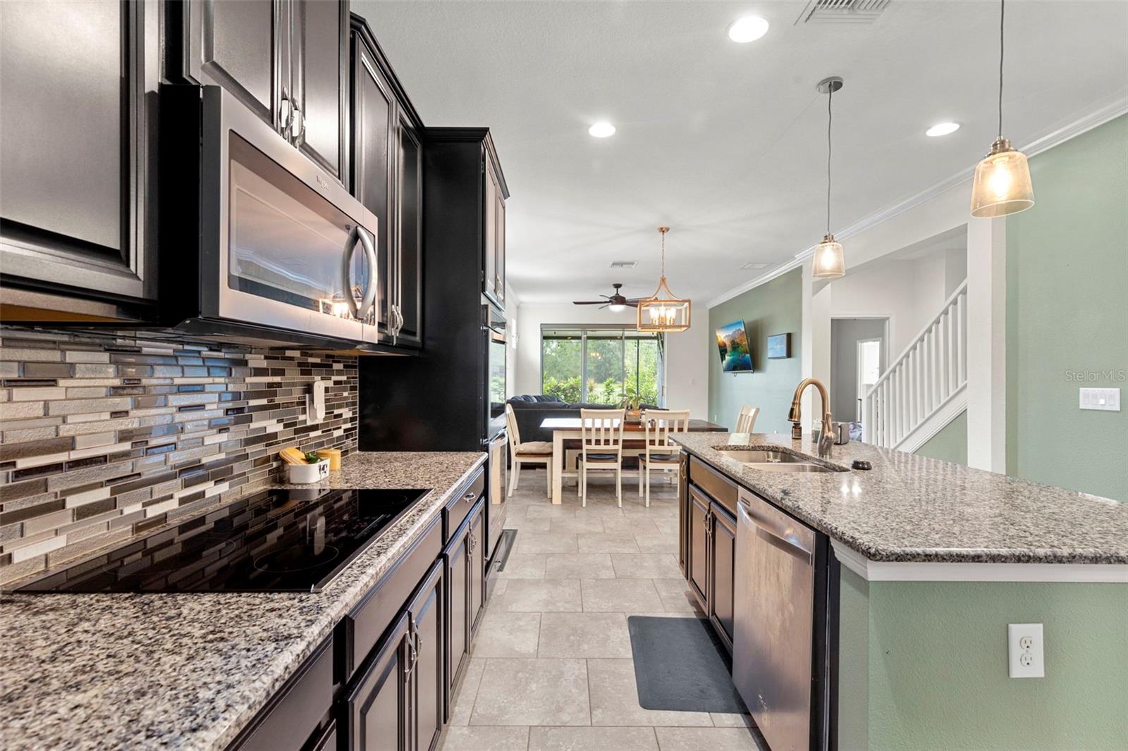 Listing photo id 7 for 13352 Palmera Vista Drive