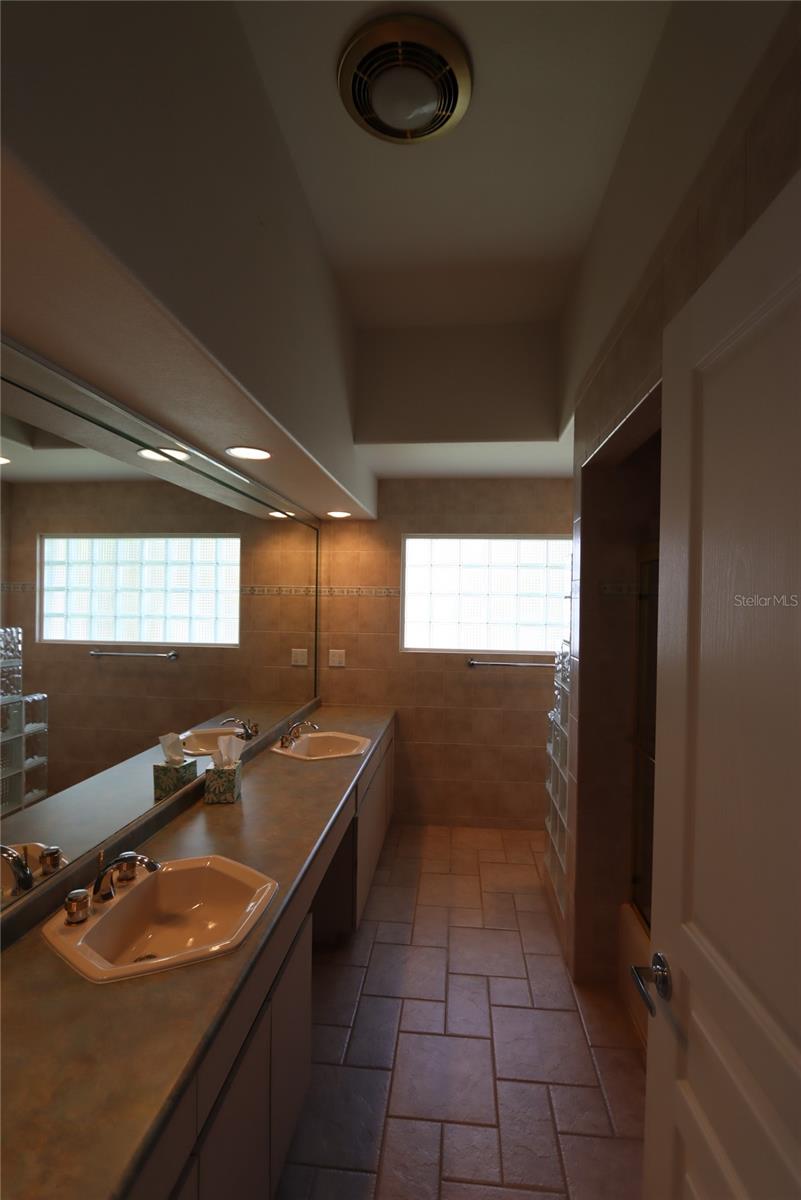 Listing photo id 14 for 3402 Amberjack Drive
