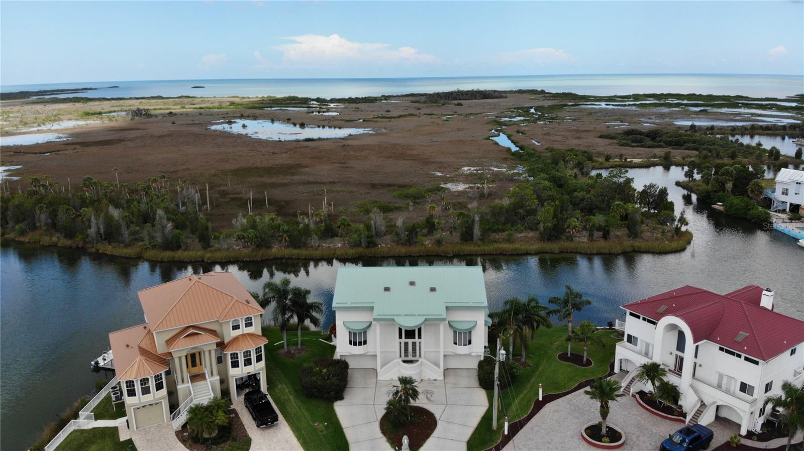 Listing photo id 0 for 3402 Amberjack Drive