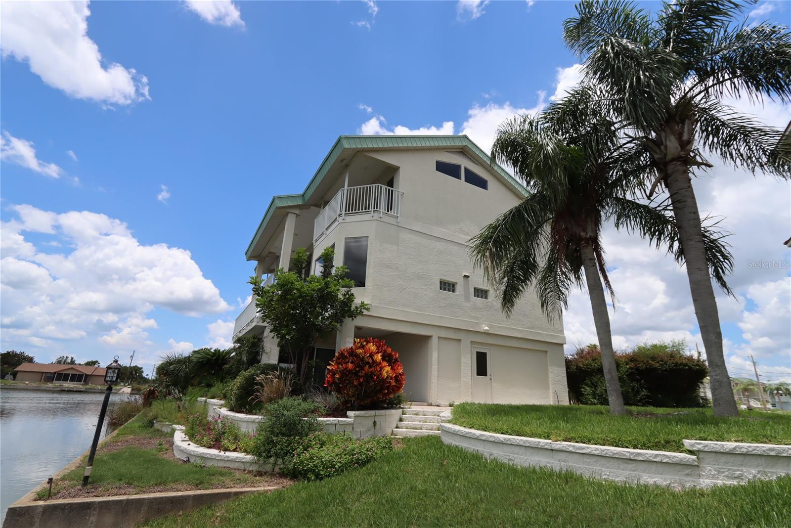 Listing photo id 2 for 3402 Amberjack Drive
