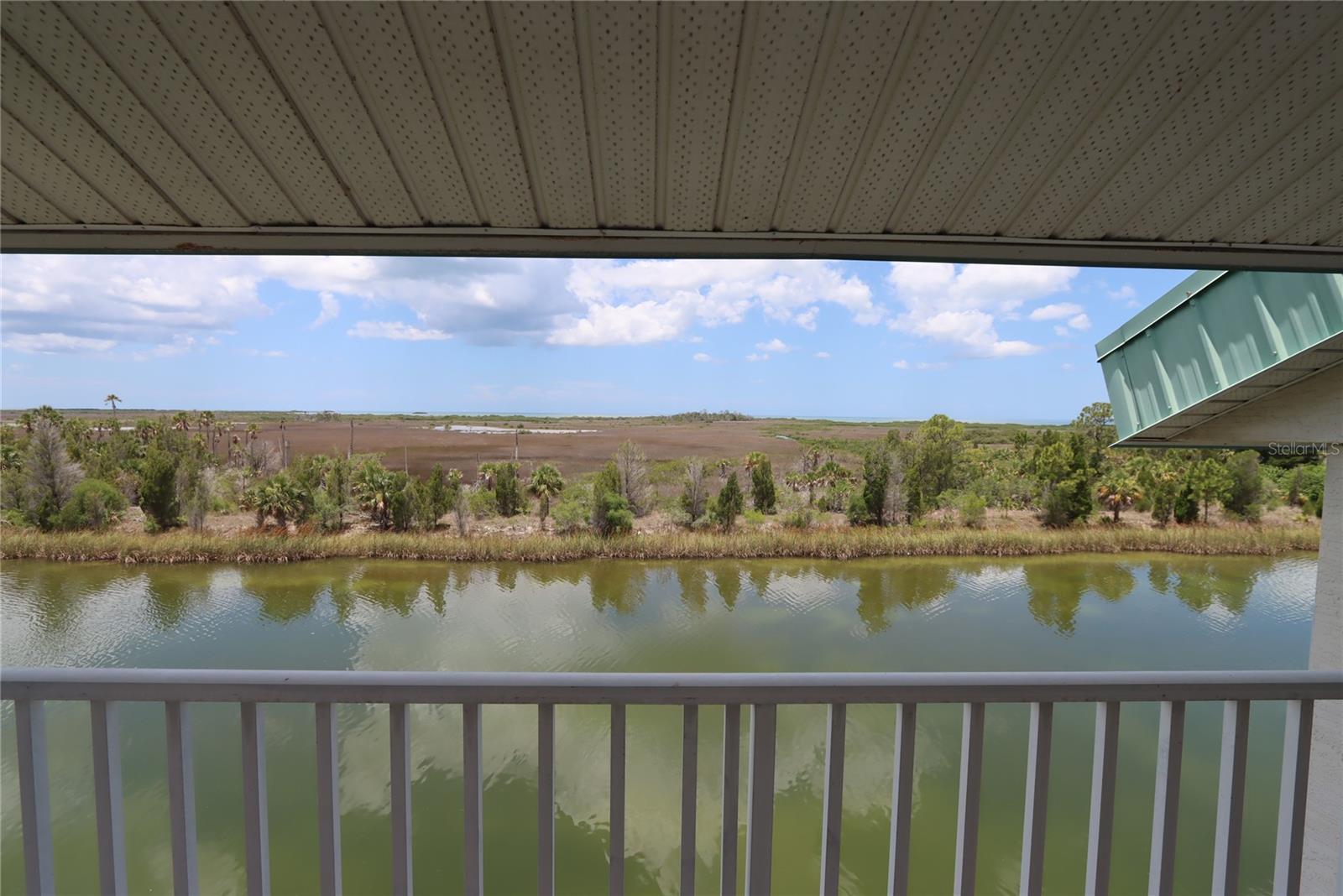 Listing photo id 6 for 3402 Amberjack Drive