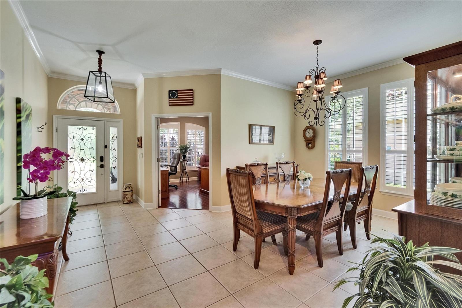 Listing photo id 11 for 8704 Winsome Way