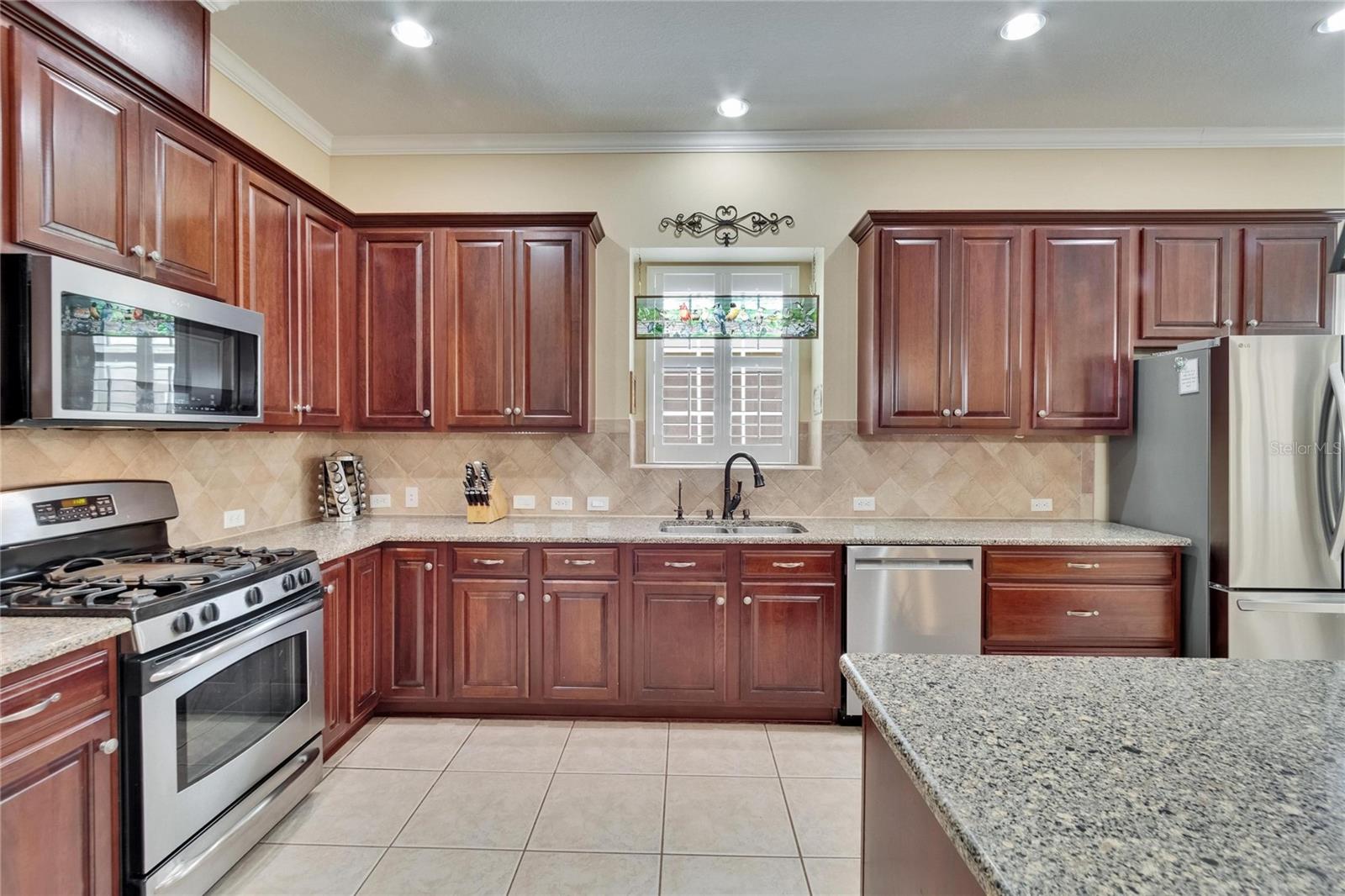 Listing photo id 17 for 8704 Winsome Way