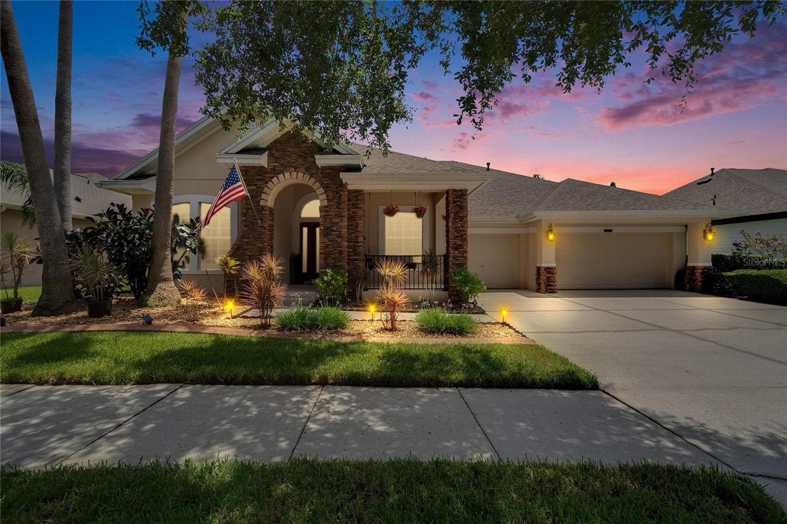 Listing photo id 0 for 8704 Winsome Way
