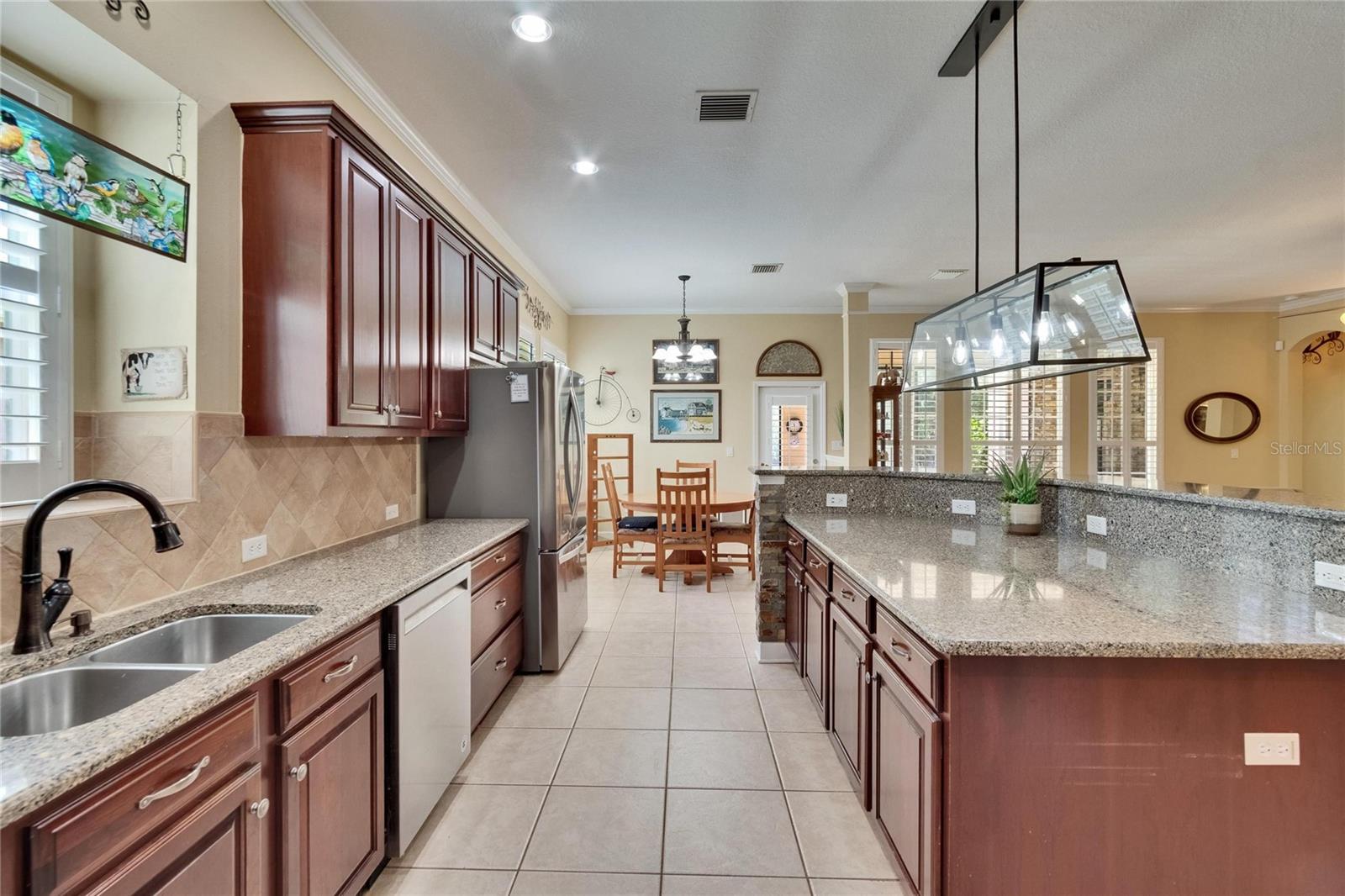 Listing photo id 19 for 8704 Winsome Way