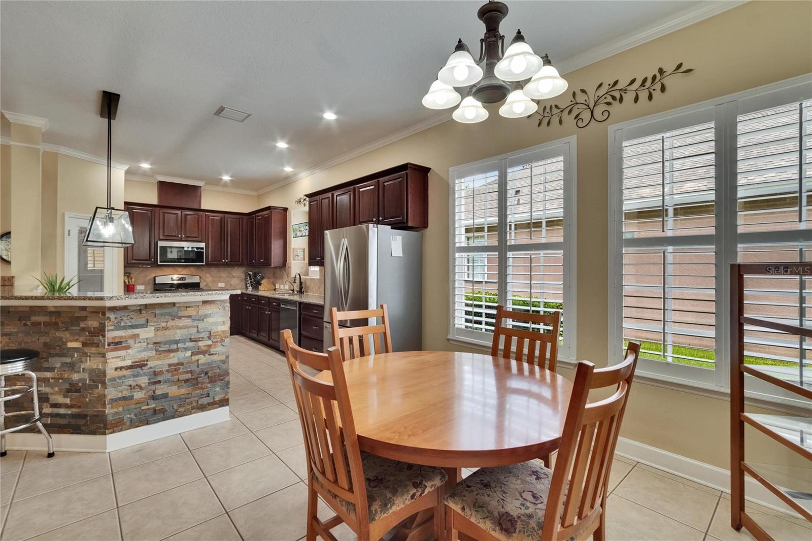 Listing photo id 20 for 8704 Winsome Way