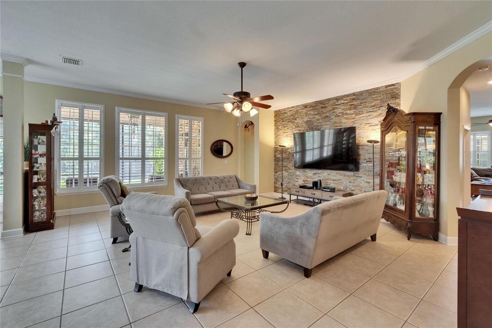 Listing photo id 21 for 8704 Winsome Way