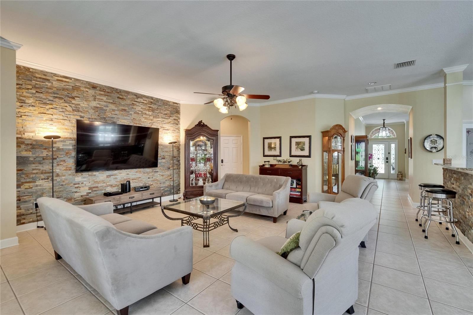 Listing photo id 25 for 8704 Winsome Way