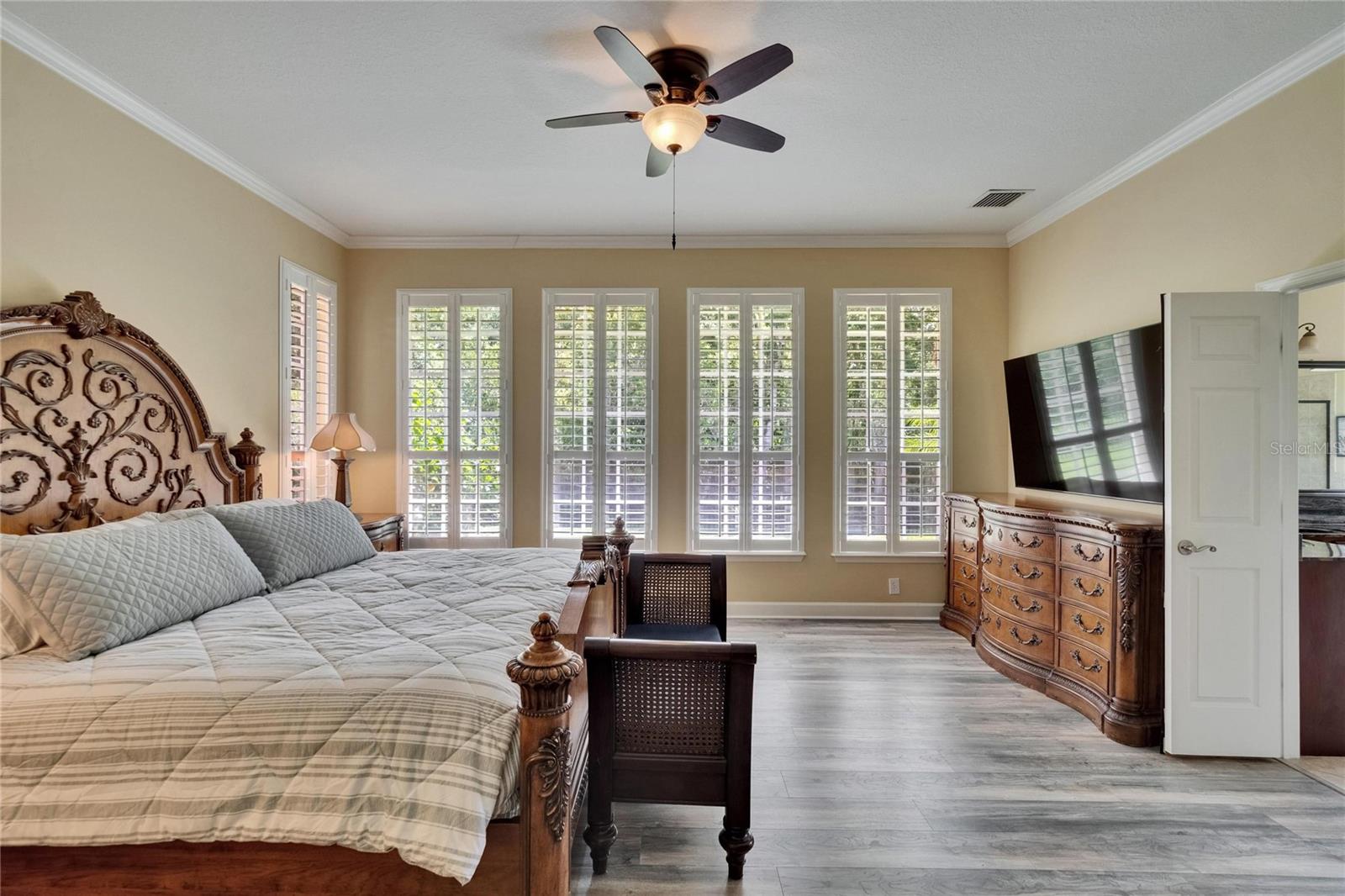 Listing photo id 26 for 8704 Winsome Way