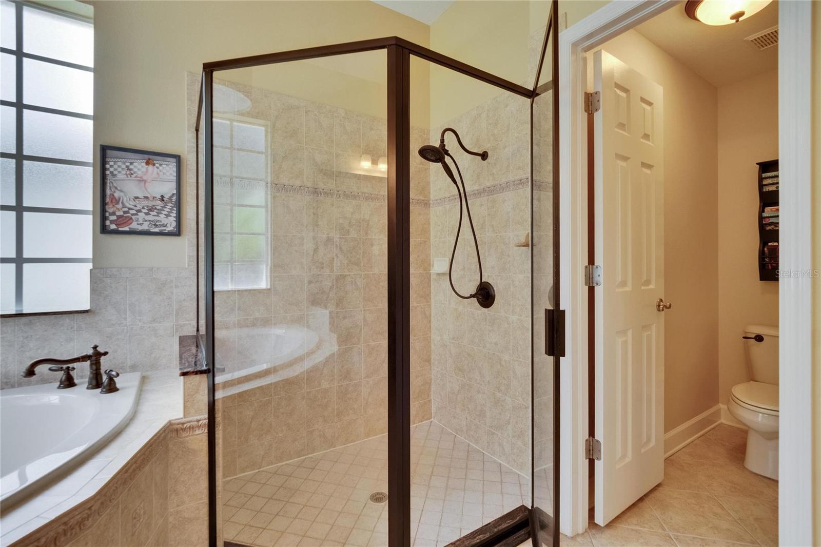 Listing photo id 32 for 8704 Winsome Way
