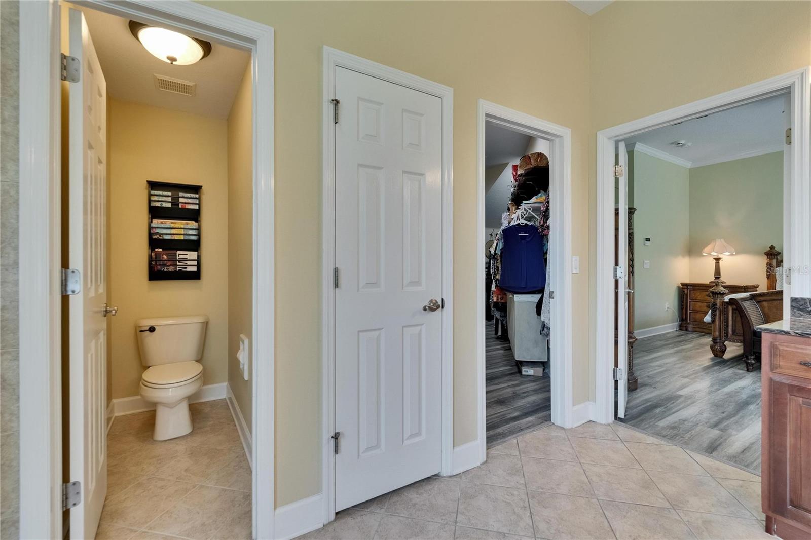 Listing photo id 33 for 8704 Winsome Way