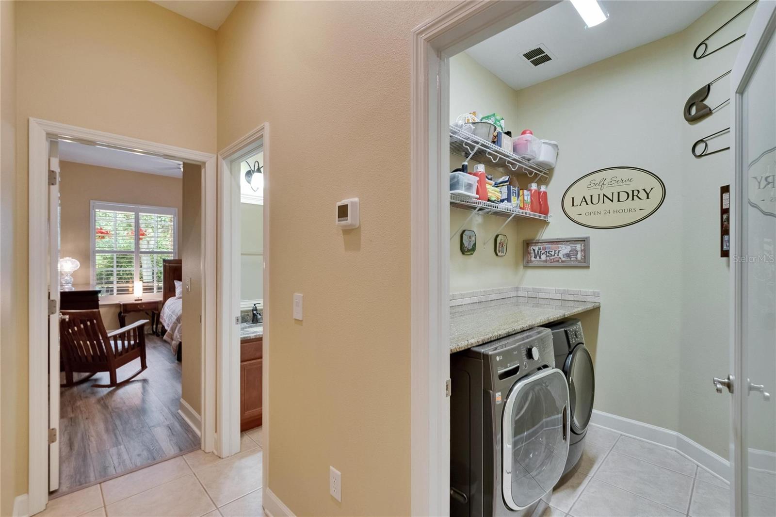 Listing photo id 44 for 8704 Winsome Way