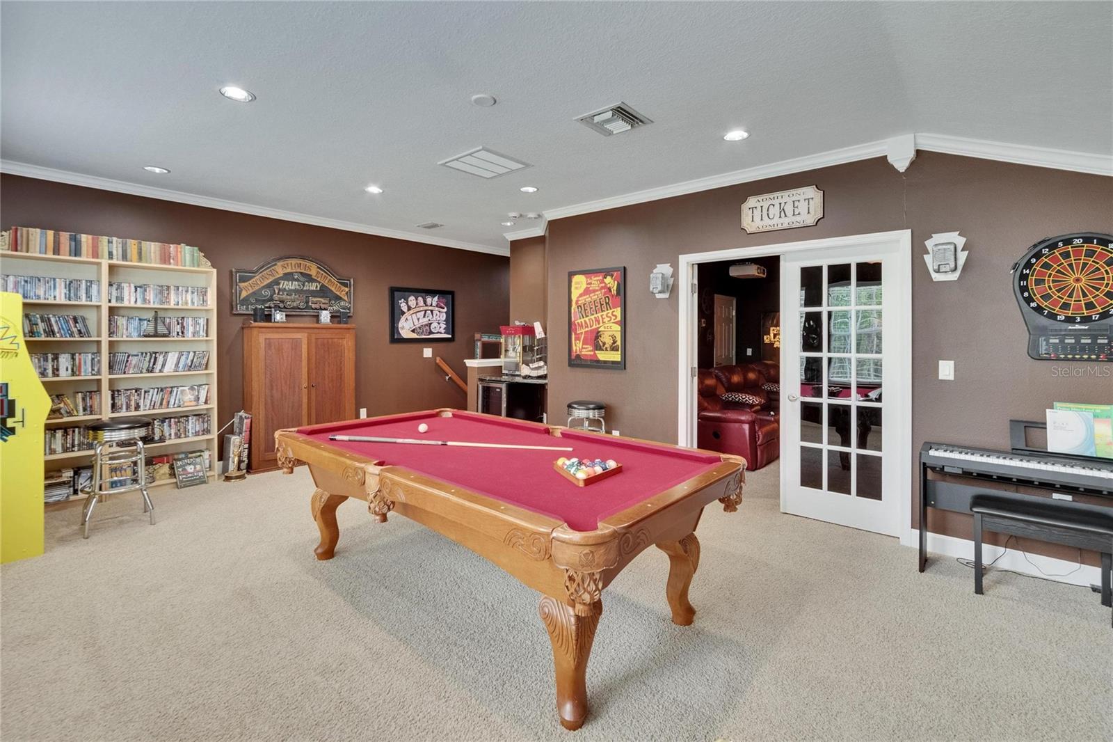 Listing photo id 50 for 8704 Winsome Way