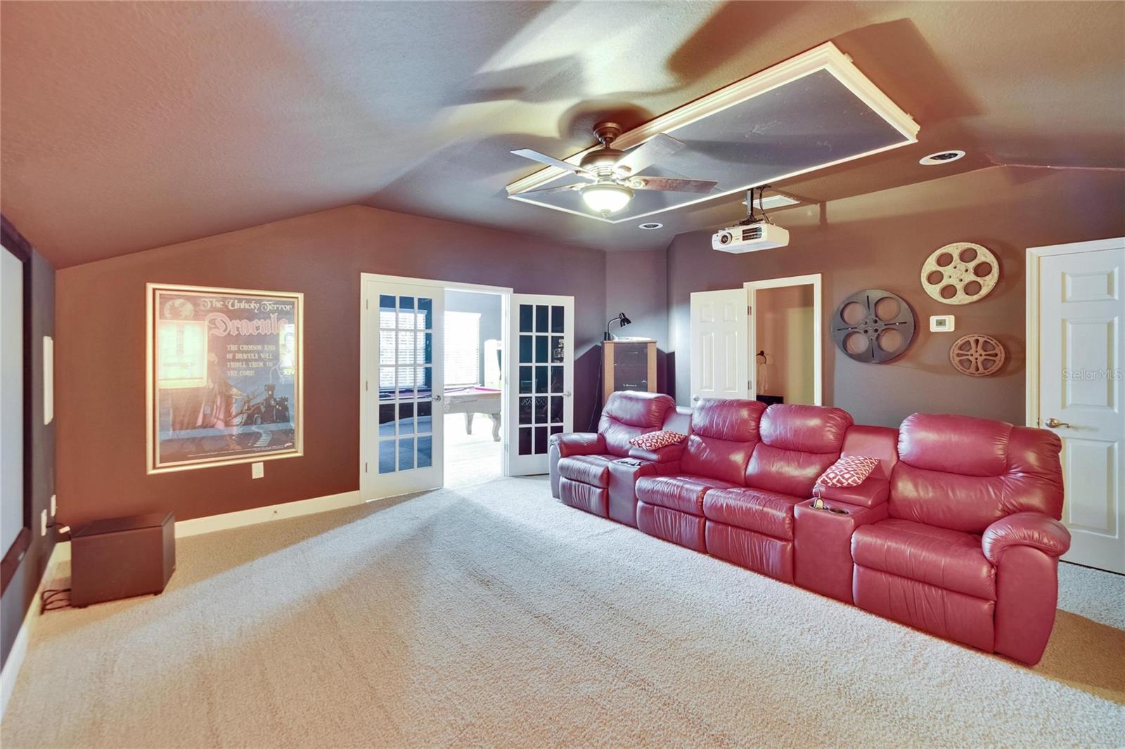 Listing photo id 51 for 8704 Winsome Way