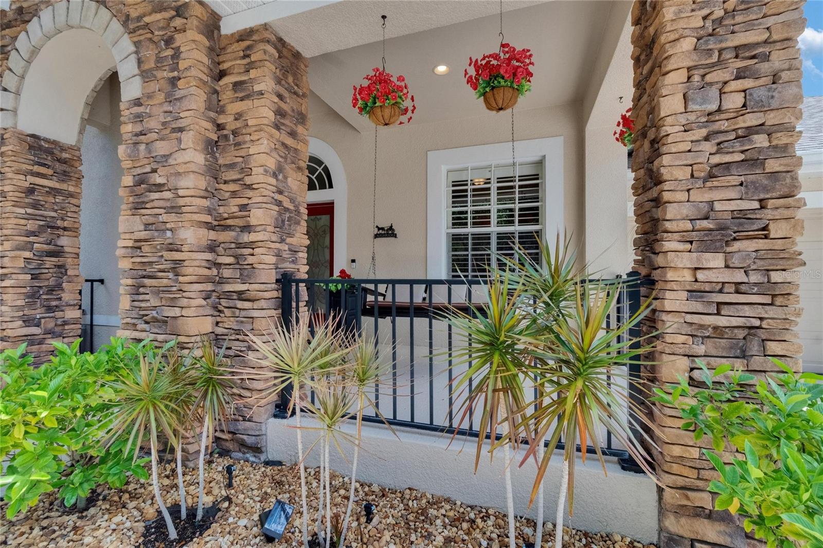 Listing photo id 4 for 8704 Winsome Way