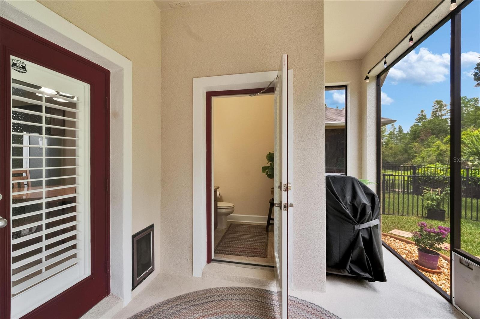 Listing photo id 59 for 8704 Winsome Way